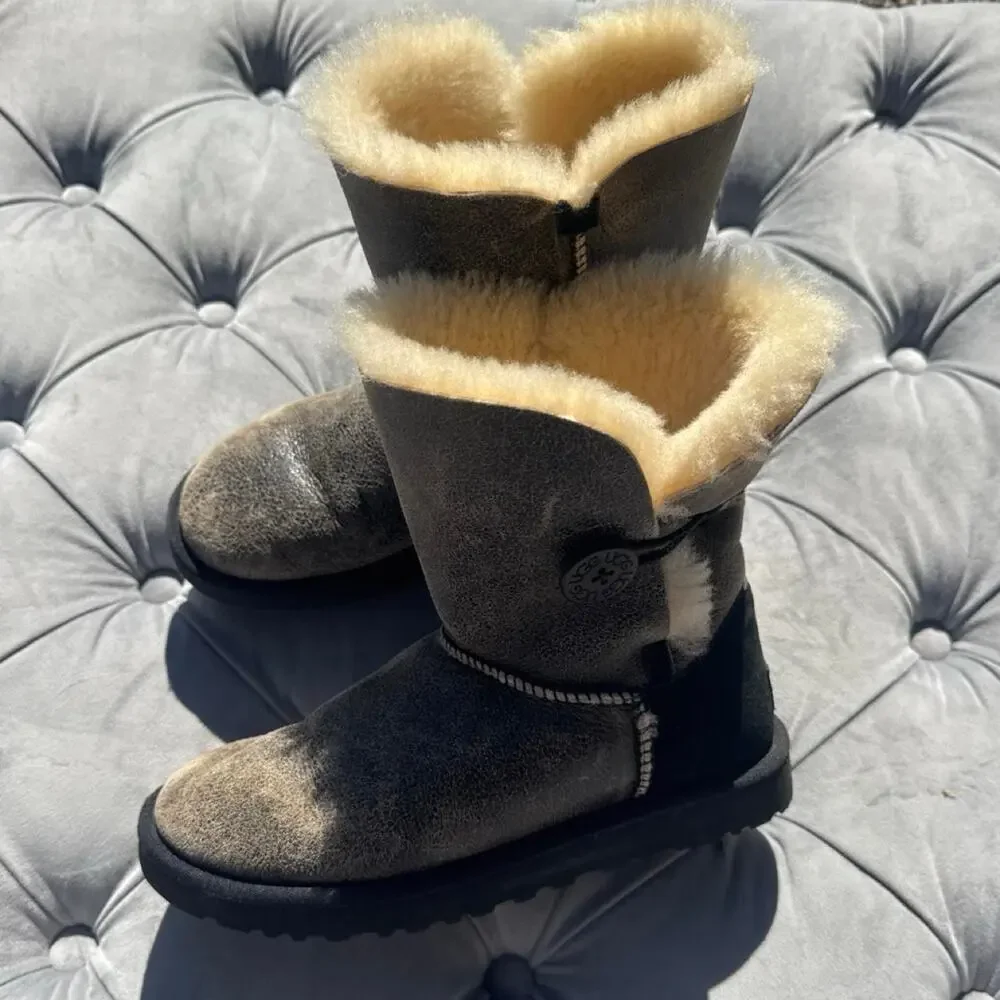Vintage brown and black ugg boots
